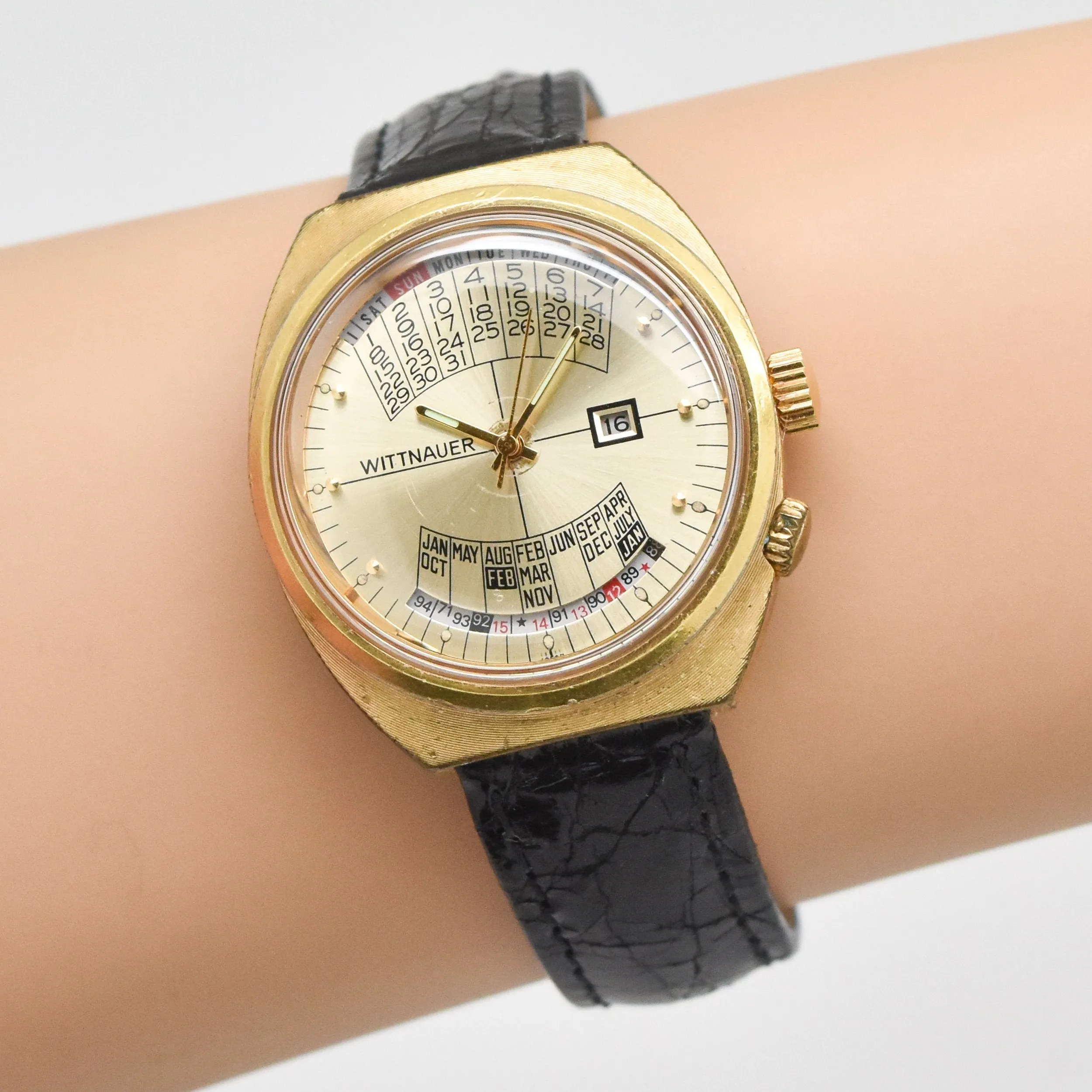 1971 Wittnauer 2000 Ladies Calendar Base Metal And Stainless Steel Watch (# 14533)
